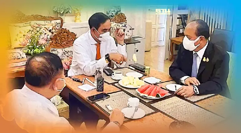 3 ป.กลมเกลียว “บิ๊กตู่-บิ๊กป๊อก-บิ๊กป้อม”ทานมื้อเที่ยงร่วมกัน 3 ป.กลมเกลียว “บิ๊กตู่-บิ๊กป๊อก-บิ๊กป้อม”ทานมื้อเที่ยงร่วมกัน