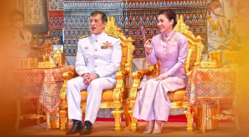 ในหลวง-พระราชินี ทรงบำเพ็ญพระราชกุศล ในการพระราชพิธีสงกรานต์ ในหลวง-พระราชินี ทรงบำเพ็ญพระราชกุศล ในการพระราชพิธีสงกรานต์