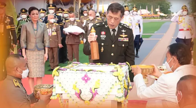 "ในหลวง-พระราชินี" ทรงวางศิลาฤกษ์แท่นฐานพระบรมราชานุสาวรีย์ทรงหล่อพระบรมรูปสมเด็จพระนเรศวรมหาราช "ในหลวง-พระราชินี" ทรงวางศิลาฤกษ์แท่นฐานพระบรมราชานุสาวรีย์ทรงหล่อพระบรมรูปสมเด็จพระนเรศวรมหาราช