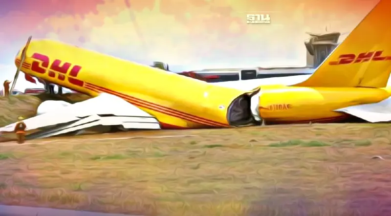 ตะลึง!เครื่องบินโบอิ้งบริษัทขนส่งดัง ไถลออกนอกรันเวย์ หักกลางลำ(มีคลิป)