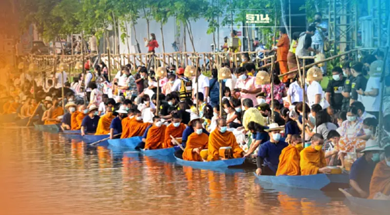 สงกรานต์โคราช ตักบาตรทางน้ำพระสงฆ์-แห่พระคันธารราฐลอดซุ้มประตูเมือง สงกรานต์โคราช ตักบาตรทางน้ำพระสงฆ์-แห่พระคันธารราฐลอดซุ้มประตูเมือง