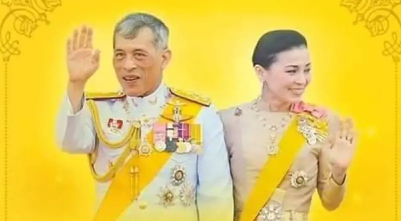 เชิญชวนเฝ้ารับเสด็จ “ในหลวง”- “พระราชินี” งาน 240 ปีกรุงรัตนโกสินทร์ เชิญชวนเฝ้ารับเสด็จ “ในหลวง”- “พระราชินี” งาน 240 ปีกรุงรัตนโกสินทร์