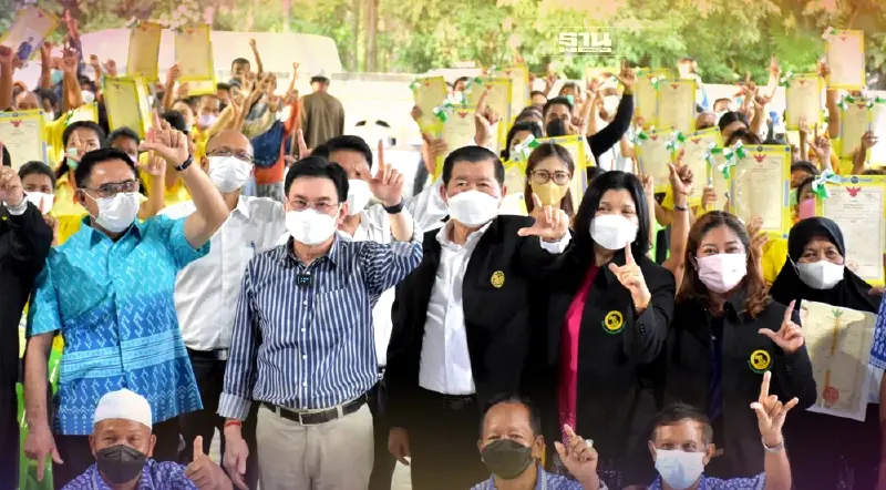 “จุรินทร์-นิพนธ์”ตะลอนภาคใต้ตอนล่าง มอบโฉนดที่ดินให้ชาวสงขลา