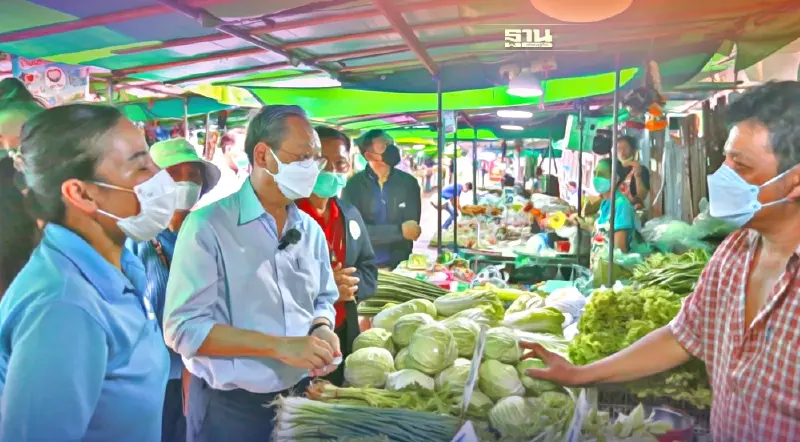 “สนธิรัตน์”ลุยฟังปัญหาผู้ค้า หาบเร่แผงลอย วางนโยบายพรรคสร้างอนาคตไทย