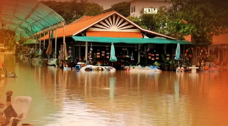 "ด่านเกวียน"โคราชยังอ่วม น้ำป่าทะลักท่วมย่านเศรษฐกิจเครื่องปั้นดินเผา