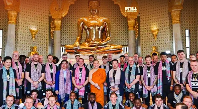 "เลสเตอร์ ซิตี้" บินเงียบพักผ่อนในไทย!เข้าพบ "สมเด็จธงชัย" วัดไตรมิตรฯ "เลสเตอร์ ซิตี้" บินเงียบพักผ่อนในไทย!เข้าพบ "สมเด็จธงชัย" วัดไตรมิตรฯ
