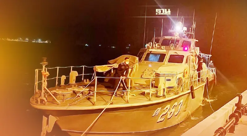ทหารเรือ จับเรือบรรทุกน้ำมันเถื่อน 2 พันลิตร