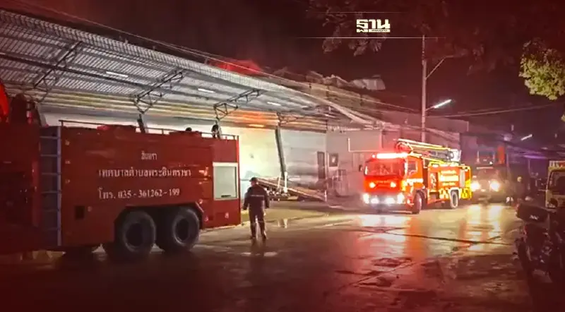 ไฟไหม้โกดังเครือ "ดีแทค" ปทุมธานี คาดเบื้องต้นวอดกว่า 20 ล้าน