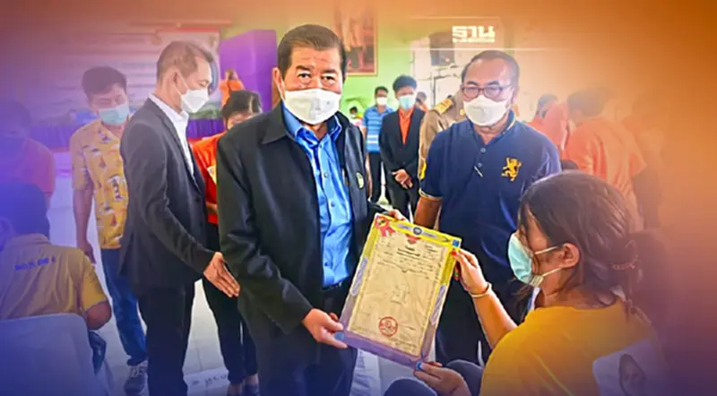 “นิพนธ์”ขึ้นเหนือมอบโฉนดที่ดินชาวเพชรบูรณ์ หวังสร้างมูลค่าทางเศรษฐกิจ “นิพนธ์”ขึ้นเหนือมอบโฉนดที่ดินชาวเพชรบูรณ์ หวังสร้างมูลค่าทางเศรษฐกิจ