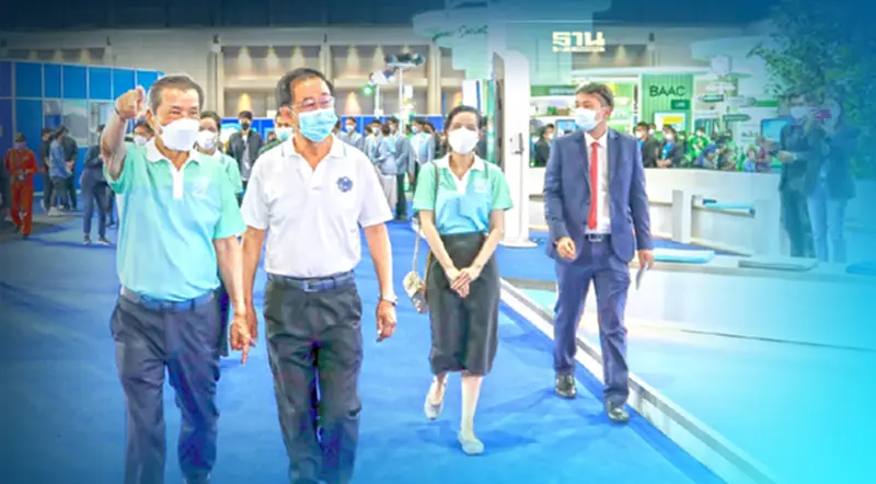 รมว.คลังเยี่ยมชมบูธแบงก์รัฐ ในงาน มหกรรมการเงินวันสุดท้าย รมว.คลังเยี่ยมชมบูธแบงก์รัฐ ในงาน มหกรรมการเงินวันสุดท้าย