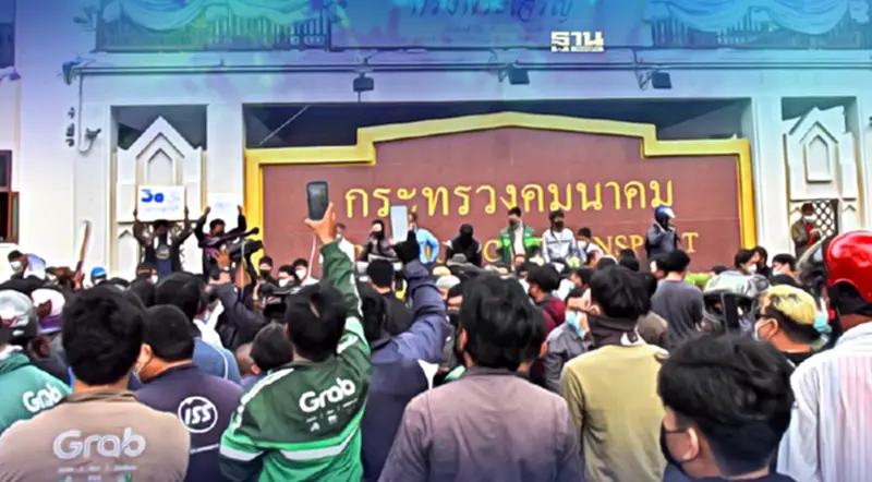 งานเข้าคมนาคม “แกร็บไบค์วิน” บุก ยื่นหนังสือเบรกสั่งปิดให้บริการแอพฯ งานเข้าคมนาคม “แกร็บไบค์วิน” บุก ยื่นหนังสือเบรกสั่งปิดให้บริการแอพฯ