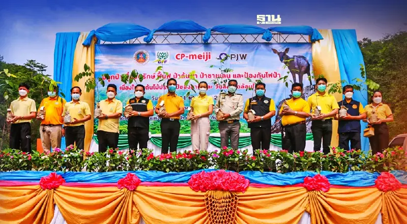 กรมอุทยานผนึก"ซีพี-เมจิ”ปลูกป่าเพิ่มพื้นที่สีเขียวเขาวงจันแดง ลพบุรี