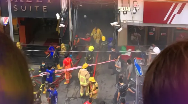 ระทึก! สีลมซอย 2 ไฟไหม้ ล่าสุดเจ้าหน้าที่ควบคุมเพลิงไว้ได้แล้ว