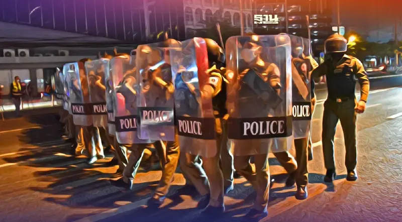 ม็อบ11มิ.ย. เดือดเผชิญหน้าตำรวจ ปาประทัดสู้