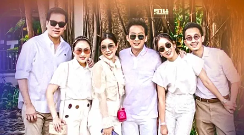 "เอม พินทองทา" พูดถึงพี่สะใภ้หมื่นล้าน หลัง "โอ๊ค" แต่งเงียบ "เอม พินทองทา" พูดถึงพี่สะใภ้หมื่นล้าน หลัง "โอ๊ค" แต่งเงียบ