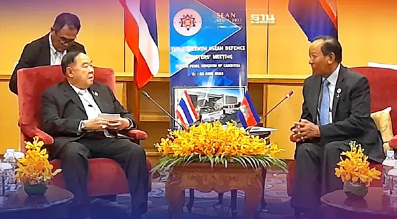 "บิ๊กป้อม" ขอบคุณ "เตีย บันห์" ช่วยแก้ปัญหา "แก๊งคอลเซ็นเตอร์" "บิ๊กป้อม" ขอบคุณ "เตีย บันห์" ช่วยแก้ปัญหา "แก๊งคอลเซ็นเตอร์"