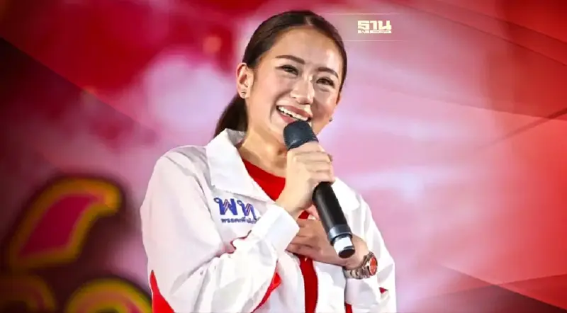 อุ๊งอิ๊ง-โอ๊คลุยศรีสะเกษอ้อนขอโอกาสแก้จนสานต่อภารกิจทักษิณ-ยิ่งลักษณ์