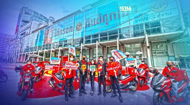 ไรเดอร์ CPF ปูพรมแจก 'ไส้กรอก ซีพี' ฟรี 4 ย่านธุรกิจ