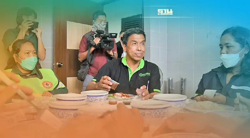 ไม่ต้องเขิน “ชัชชาติ” หม่ำมื้อเที่ยงร่วมกับพนักงานรักษาความสะอาด กทม.