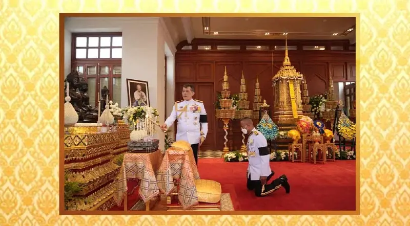 ในหลวง-พระราชินี เสด็จฯ พระราชทานน้ำหลวงสรงศพ หม่อมเจ้า ภีศเดช รัชนี