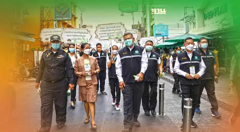 กรมการแพทย์แผนไทยฯ ลงพื้นที่ถนนข้าวสาร-สีลม รณรงค์ใช้กัญชาอย่างถูกต้อง