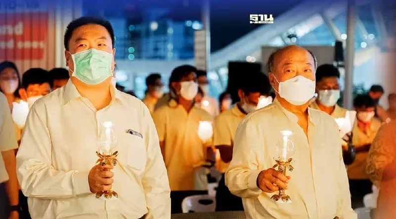 “กลุ่มบมจ.บีทีเอส” นำทีม จัดพิธีจุดเทียนถวายพระพรชัยมงคล