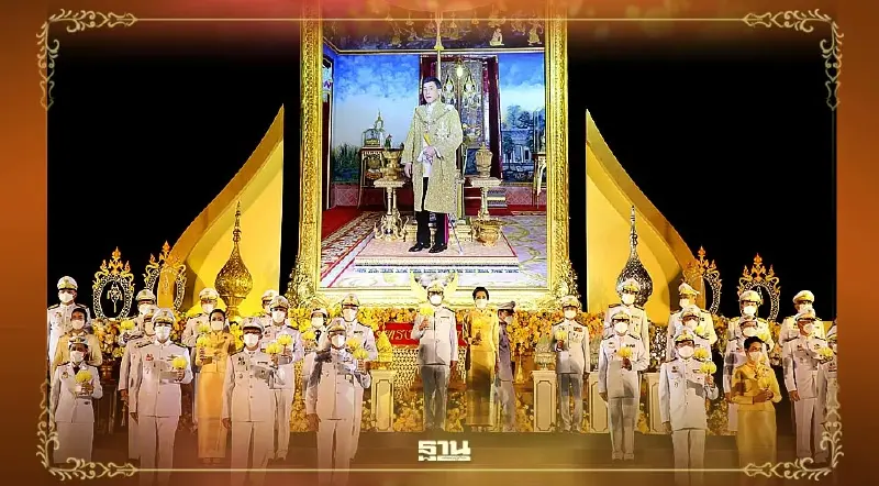 นายกฯ เป็นประธานพิธีจุดเทียนถวายพระพรชัยมงคล เนื่องในวันเฉลิมพระชนมพรรษา
