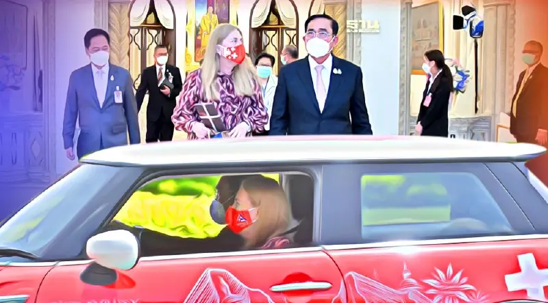 นายกฯ ซิ่ง มินิคูเปอร์ EV ทูตสวิส พาชมตึกไทยคู่ฟ้า ทิ้งทวนอำลาตำแหน่ง