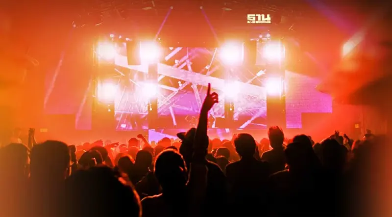 รองผบ.ตร. สั่ง ปิดผับย่านทองหล่อ 3 แห่งรวด ไม่มีใบอนุญาต 