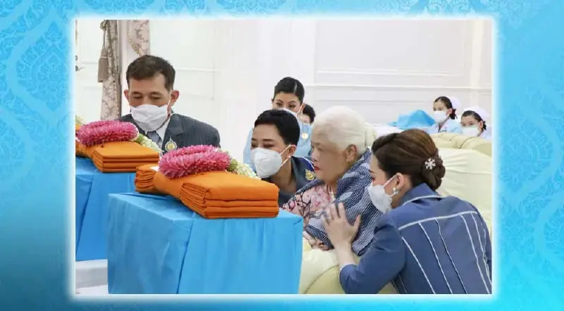 ปีติ ในหลวง เฝ้าฯ พระพันปีหลวง ทรงบำเพ็ญพระราชกุศลวันเฉลิมพระชนมพรรษา