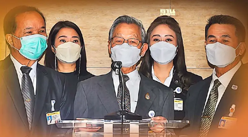 ฝ่ายค้านยื่นประธานสภา ส่งศาลรธน. ตีความปม"นายกฯ 8 ปี" ฝ่ายค้านยื่นประธานสภา ส่งศาลรธน. ตีความปม"นายกฯ 8 ปี"