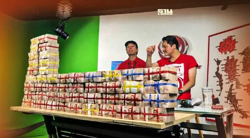 ฮือฮา! ลูกค้า"กองสลากพลัส"ถูกหวย 66 ล้าน