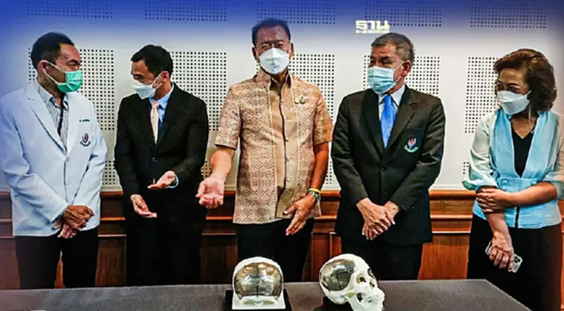 มอบ"กระโหลกไทเทเนียม"ฟื้นฟูคุณภาพชีวิตให้เหยื่อกราดยิงโคราช มอบ"กระโหลกไทเทเนียม"ฟื้นฟูคุณภาพชีวิตให้เหยื่อกราดยิงโคราช
