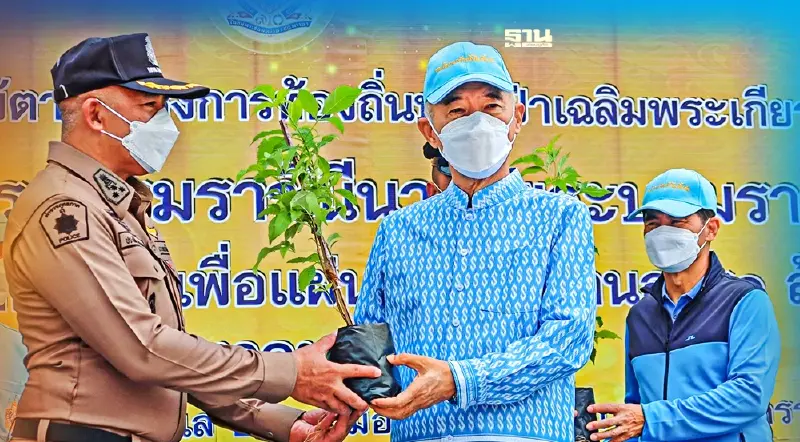 “สุวัจน์”นำคนโคราชทำความดีปลูกต้นไม้เฉลิมพระชนมพรรษา วันแม่แห่งชาติ