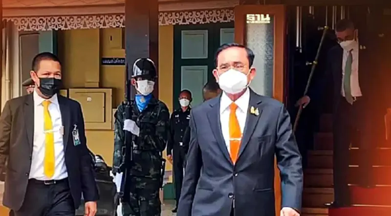 “บิ๊กตู่”ลั่นกลางวงสภากลาโหม “อย่ากังวล”ถูกพักงาน ให้ทำตามหน้าที่ต่อไป “บิ๊กตู่”ลั่นกลางวงสภากลาโหม “อย่ากังวล”ถูกพักงาน ให้ทำตามหน้าที่ต่อไป
