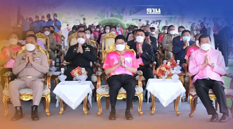 นิพนธ์ร่วมกิจกรรม“พาป๋าหลบบ้าน"ทำบุญ-บรรจุอัฐิใต้ฐานอนุสาวรีย์ที่สงขลา