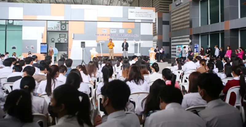 สุดว้าว DPU เปิดรับนศ.ตำแหน่งพนง.ต้อนรับบนเครื่องบินครั้งแรกของไทย สุดว้าว DPU เปิดรับนศ.ตำแหน่งพนง.ต้อนรับบนเครื่องบินครั้งแรกของไทย