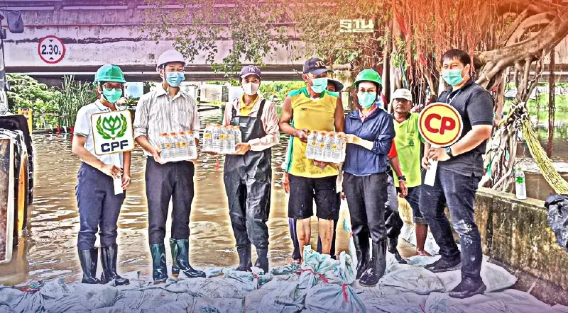 “ซีพีเอฟ” ส่งทีมงาน ช่วยชาวชลบุรี-ระยอง-บางนา-มีนบุรี สู้ภัยน้ำท่วม