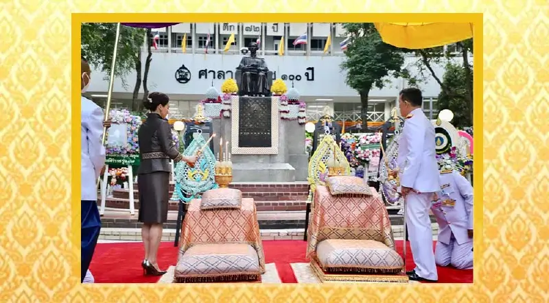 ในหลวง ราชินี ทรงวางพวงมาลาเนื่องใน วันมหิดล