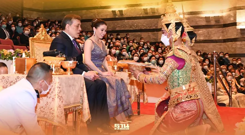 ในหลวง พระราชินี ทอดพระเนตรการแสดงโขน รามเกียรติ์ ตอน “สะกดทัพ”