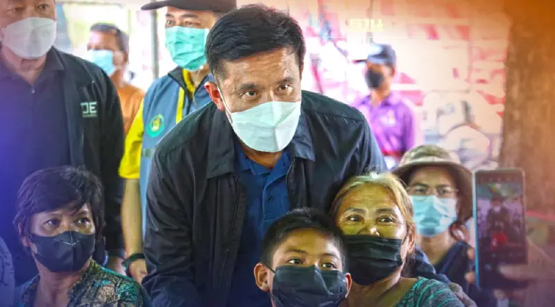 “ชัยวุฒิ” ลุยน้ำท่วมช่วยเหลือผู้ประสบภัยจังหวัดนครสวรรค์