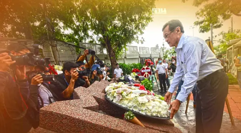 ตัวแทนพรรคการเมือง-มวลชน ร่วมรำลึก 46 ปี เหตุการณ์ 6 ตุลา 19 ตัวแทนพรรคการเมือง-มวลชน ร่วมรำลึก 46 ปี เหตุการณ์ 6 ตุลา 19