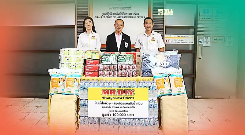 มิสเตอร์. ดี.ไอ.วาย. ปันน้ำใจช่วยผู้ประสบภัยน้ำท่วม