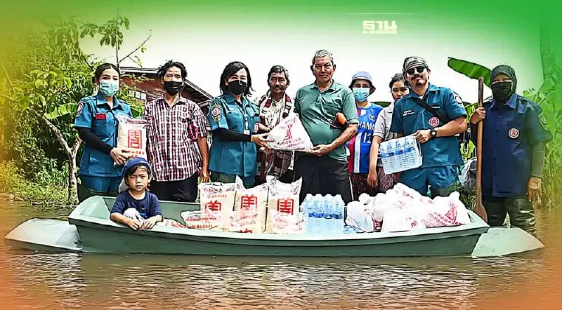 มูลนิธิป่อเต็กตึ๊งลุยช่วยผู้ประสบภัยน้ำท่วมอยุธยา อ่างทอง ระยอง ปทุมธานี