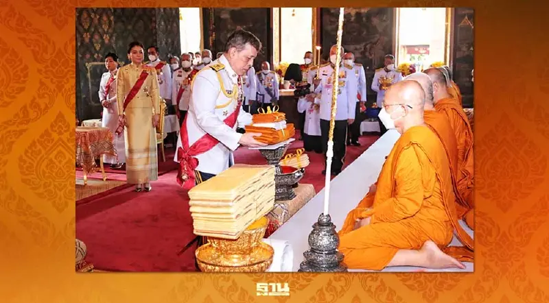 ในหลวง พระราชินี ทรงบำเพ็ญพระราชกุศลถวายผ้าพระกฐินวัดบวรนิเวศราชวรวิหาร