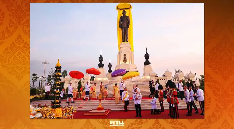 "ในหลวง-พระราชินี" เสด็จฯ เปิด "พระบรมราชานุสาวรีย์ ในหลวง ร.9"