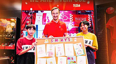 ซีอาร์ซี สปอร์ต ร่วมแฟนหงส์แดง แบ่งปันเสื้อเก่า เสริมสุขภาพง-แรงใจเด็ก ๆ ซีอาร์ซี สปอร์ต ร่วมแฟนหงส์แดง แบ่งปันเสื้อเก่า เสริมสุขภาพง-แรงใจเด็ก ๆ