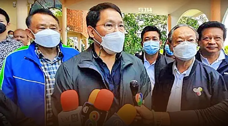 “อุตตม-สนธิรัตน์"นำทีมสร้างอนาคตไทยลุยอุบลฯ ให้กำลังใจสู้ภัยน้ำท่วม “อุตตม-สนธิรัตน์"นำทีมสร้างอนาคตไทยลุยอุบลฯ ให้กำลังใจสู้ภัยน้ำท่วม