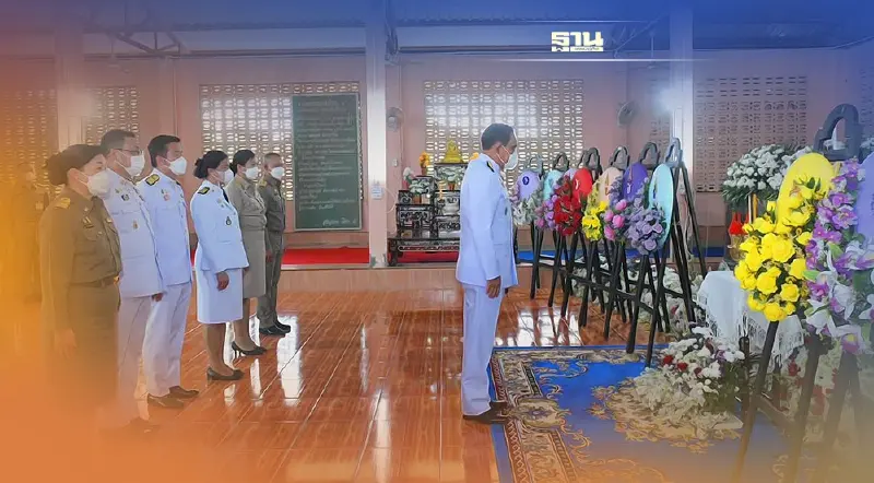 นายกรัฐมนตรี เดินทางไปร่วมไว้อาลัยเหตุกราดยิงหนองบัวลำภู