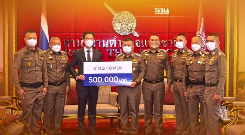 ผบ.ตร.รับมอบเงิน 2.8 ล้าน ช่วยเหลือครอบครัวผู้สูญเสียกราดยิงหนองบัวลำภู